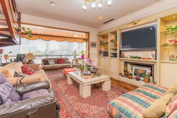 Cobertura à venda com 351m², 2 quartos, 1 suíte, 3 vagas no bairro Petrópolis em Porto Alegre
