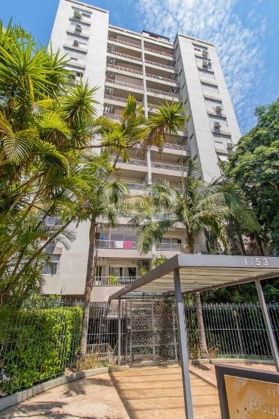 Apartamento com 139m², 3 dormitórios, 1 suíte, 2 vagas no bairro Auxiliadora em Porto Alegre para Comprar