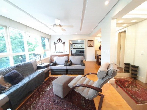 Apartamento à venda com 173m², 3 quartos, 1 suíte, 1 vaga no bairro Moinhos de Vento em Porto Alegre