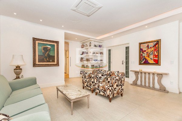 Apartamento com 274m², 4 dormitórios, 2 suítes, 2 vagas no bairro Moinhos de Vento em Porto Alegre para Comprar