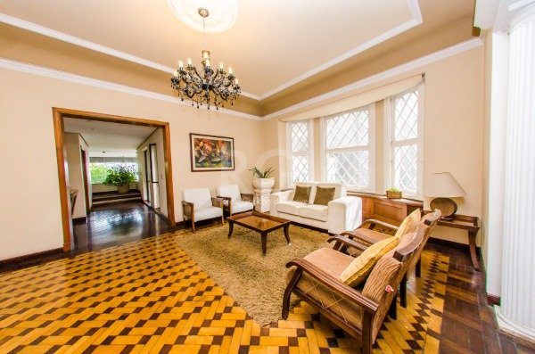 Apartamento à venda com 246m², 4 quartos, 1 suíte, 2 vagas no bairro Rio Branco em Porto Alegre